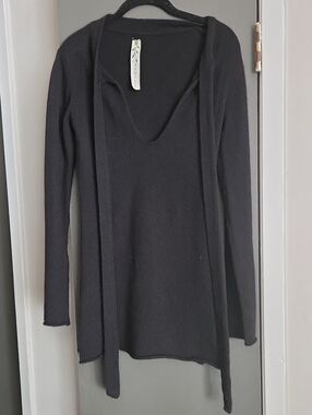 Black V-Neck Long Sleeve Knit Top